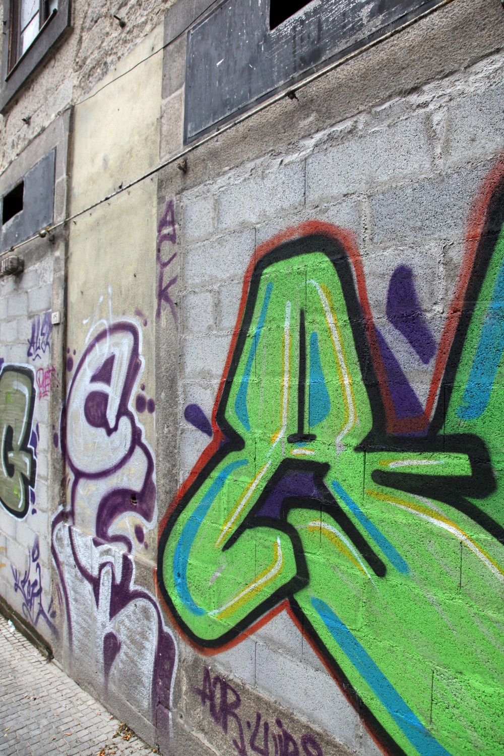 Buco sterk in het oplossen van vochtproblemen, reiniging gevels, vetvlekken verwijderen Buco sterk in het oplossen van vochtproblemen, reiniging gevels, vetvlekken verwijderen